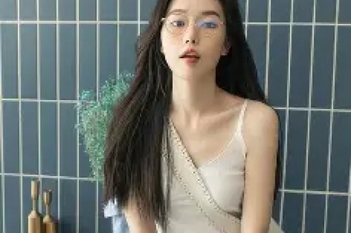 鹿晗工作室回应“与网红司晓迪恋爱”等相关信息：捏造、散布谣言等方式侵害鹿晗先生名誉均需依法承担相应的法律责任