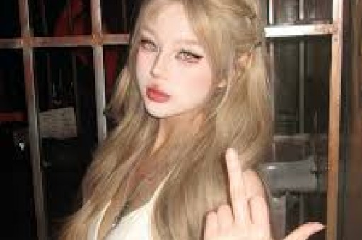 内娱1天4大瓜！顶流恋情、深夜泡酒吧、全身整容一个比一个离谱